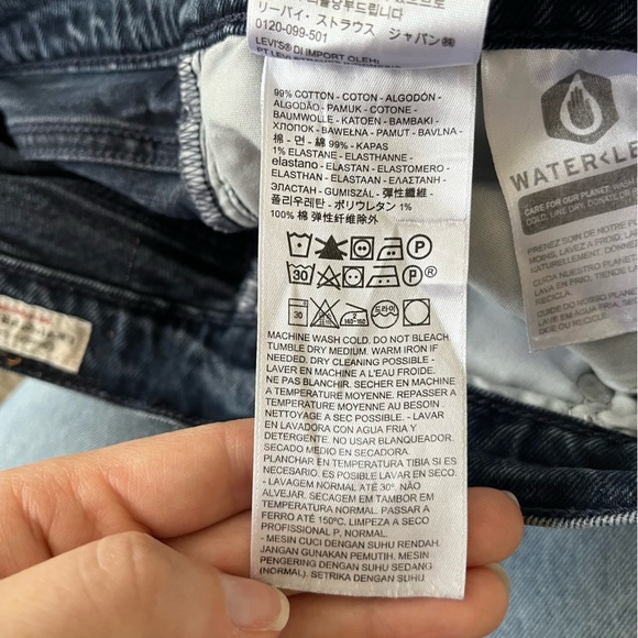 Levi's Wedgie High Rise Tapered Leg Frayed Cropped Jeans Women's Size 27 - Picture 15 of 16